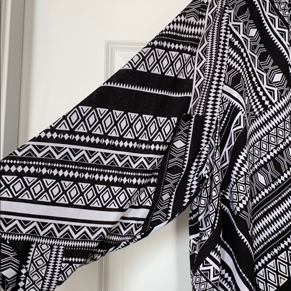 Geometric blouse - Picture 2 of 3